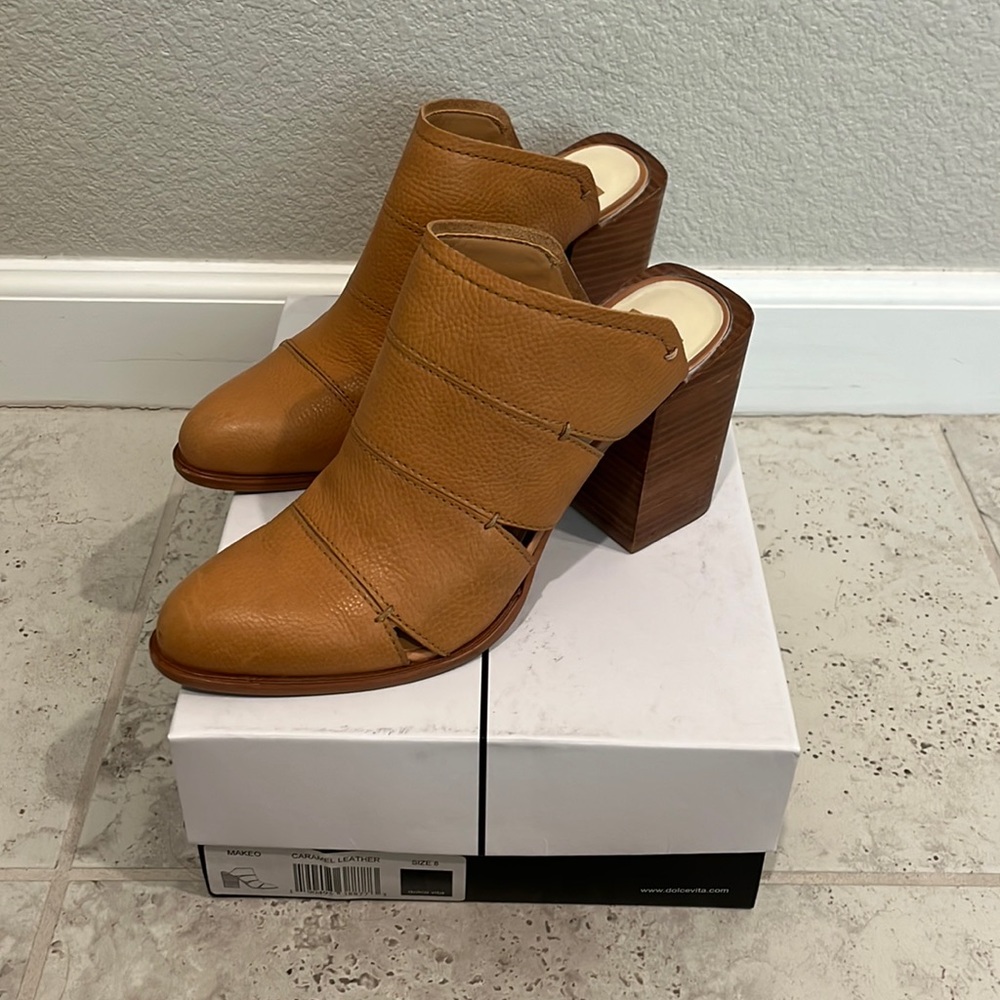 Dolce Vita leather shootie with stacked wood heel. Sz 8